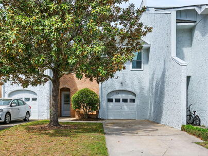 Photo 1 of 25 : 32 Meander Row, #8