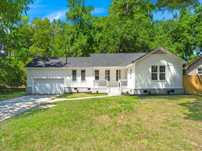 Photo 1 of 25 : 731 Canary Drive