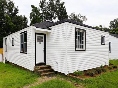 Photo 1 of 21 : 2121 Cosgrove Avenue