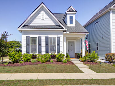 Photo 1 of 25 : 705 Rathall Creek Drive