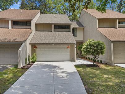 Photo 1 of 25 : 4 Stallion Court