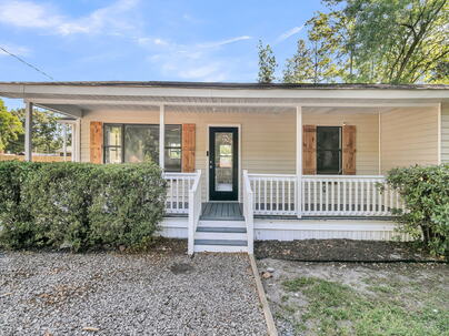 Photo 1 of 25 : 802 Royle Road