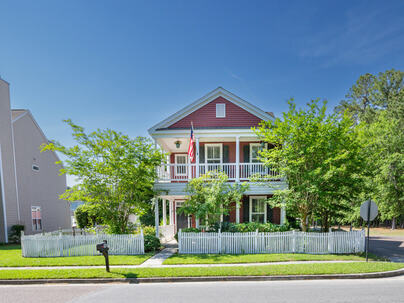 Photo 1 of 19 : 147 Red Leaf Boulevard