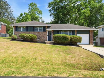 Photo 1 of 25 : 1239 Fort Drive