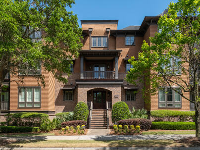 Photo 1 of 25 : 250 Island Park Drive, #202