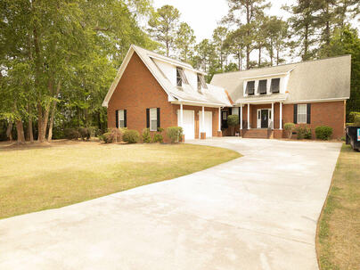 Photo 1 of 25 : 690 Longleaf Drive
