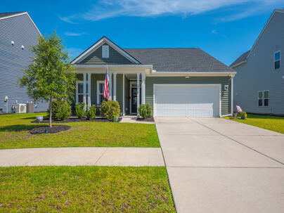 Photo 1 of 25 : 426 Carrara Drive