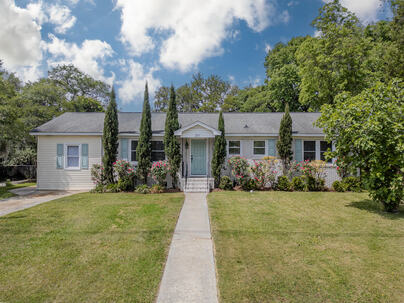 Photo 1 of 25 : 201 Culver Avenue