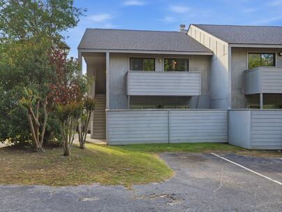 Photo 1 of 25 : 605 Waterwood Drive