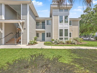 Photo 1 of 25 : 271 Alexandra Drive, #6