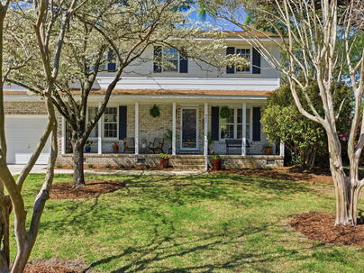 Photo 1 of 25 : 932 Tall Pine Road