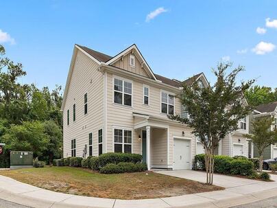 Photo 1 of 22 : 4761 Horse Drawn Way