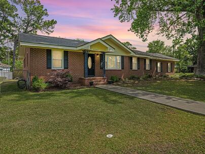 Photo 1 of 25 : 1400 Lenevar Drive