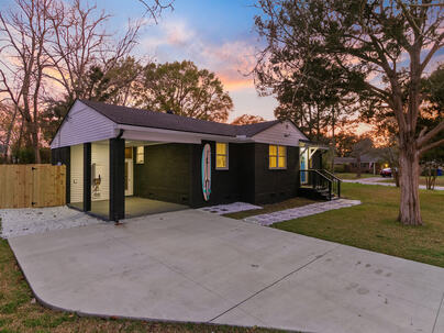 Photo 1 of 25 : 1949 Swift Avenue