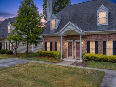 Photo 1 of 25 : 4816 Habersham Lane