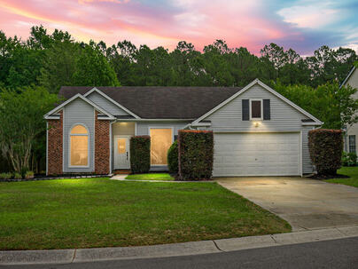 Photo 1 of 25 : 601 Salterton Street