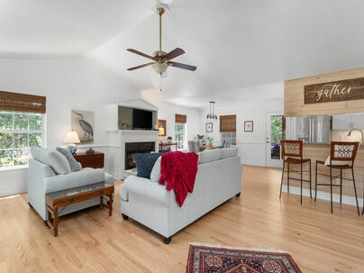 Photo 1 of 25 : 1604 Macoma Road