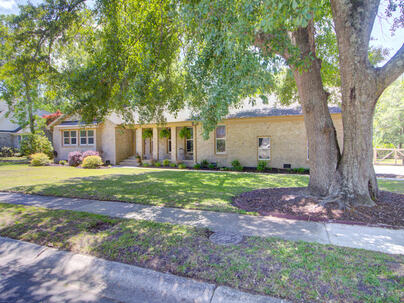 Photo 1 of 25 : 2252 Forest Lakes Boulevard