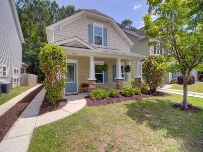 Photo 1 of 25 : 1754 Towne Street