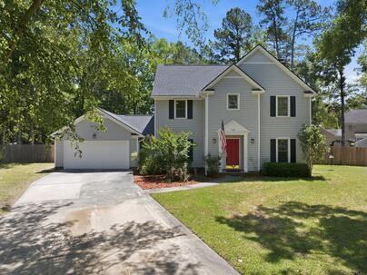 Photo 1 of 25 : 106 Annandale Court