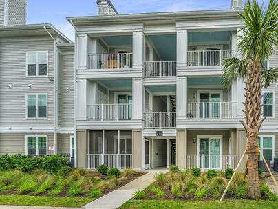 Photo 1 of 25 : 130 River Landing Drive, #Unit 2215