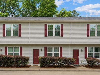 Photo 1 of 25 : 1051 Lexi Court