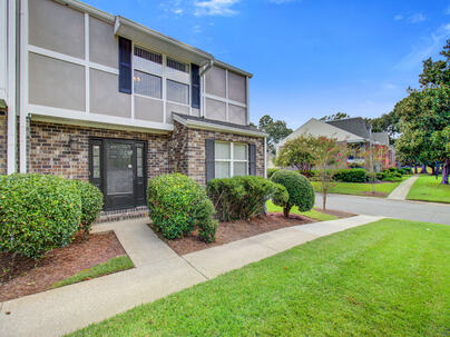 Photo 1 of 25 : 2932 Cathedral Lane