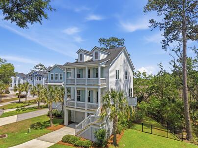 Photo 1 of 25 : 820 Forrest Drive