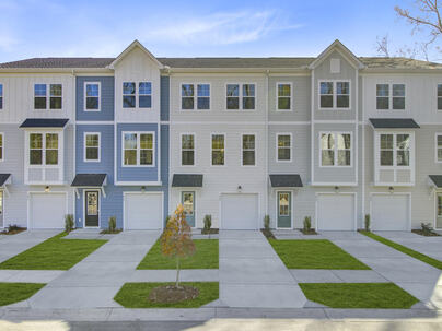 Photo 1 of 25 : 465 Caledon Court