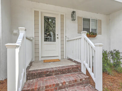 Photo 1 of 25 : 958 Myrtle Court