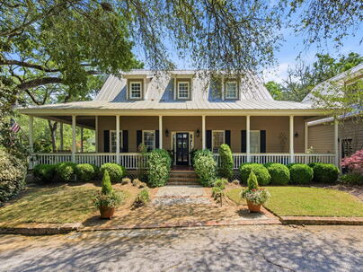 Photo 1 of 25 : 143 Live Oak Drive