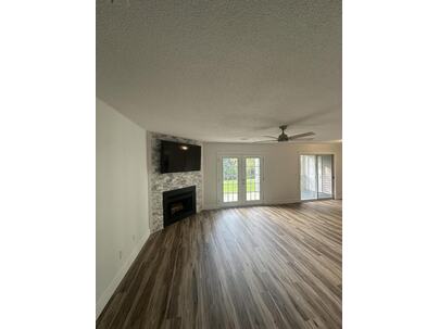 Photo 1 of 15 : 6297 Rolling Fork Road, #Unit 103