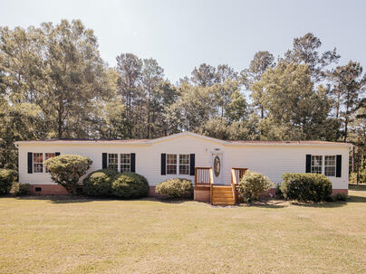 Photo 1 of 25 : 104 Prince Edward Drive