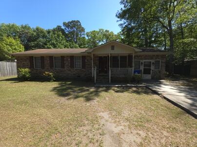 Photo 1 of 19 : 1541 Fort Johnson Road