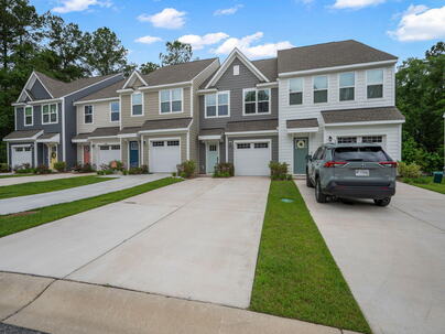 Photo 1 of 25 : 1051 Crescent Cove Lane