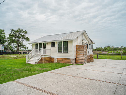 Photo 1 of 25 : 1269 River Road