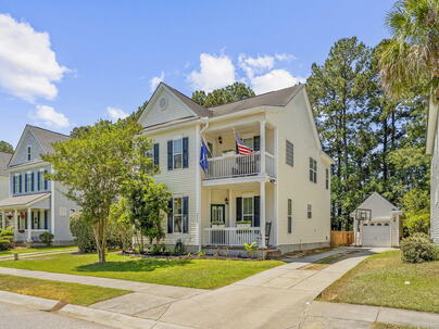 Photo 1 of 25 : 3225 Beaconsfield Road