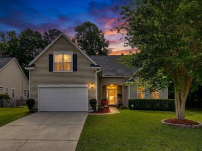 Photo 1 of 25 : 822 Paran Oaks Drive