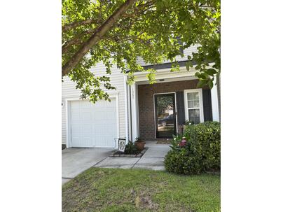 Photo 1 of 16 : 1065 Bennington Drive
