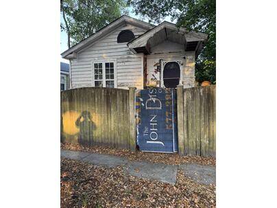 Photo 1 of 3 : 2 Enston Avenue