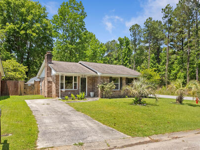 Photo 1 of 25 : 61 Tanbark Court