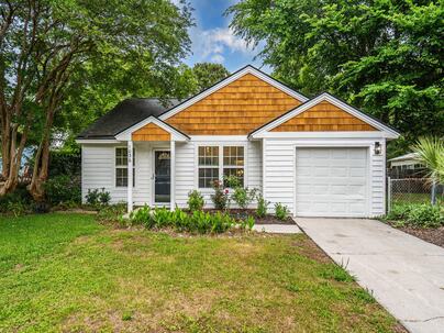 Photo 1 of 25 : 1036 Oakcrest Drive