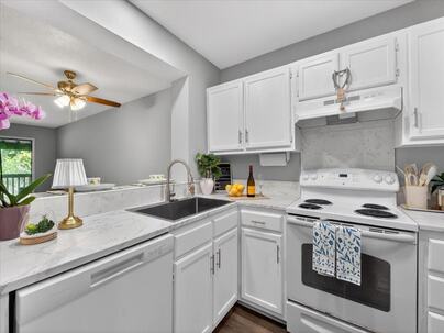 Photo 1 of 25 : 1530 Fort Johnson Road, #1h