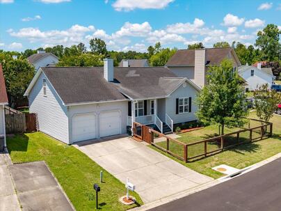 Photo 1 of 25 : 8655 Bentwood Drive