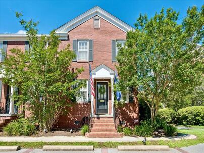 Photo 1 of 25 : 301 Broad Street, #4