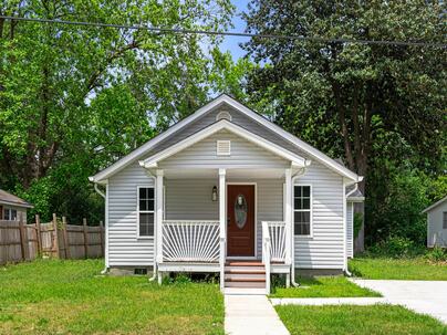 Photo 1 of 25 : 565 Louis Street