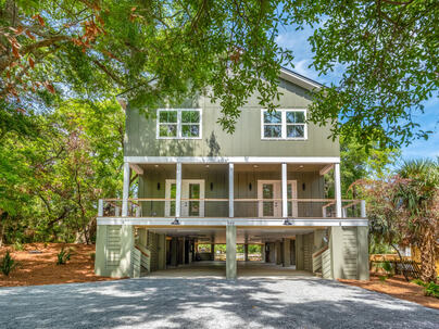 Photo 1 of 25 : 582 Pelican Court, #B