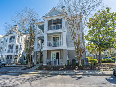 Photo 1 of 25 : 130 River Landing Drive, #9320