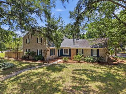 Photo 1 of 25 : 689 Ayers Drive