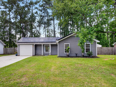 Photo 1 of 25 : 450 Longleaf Drive